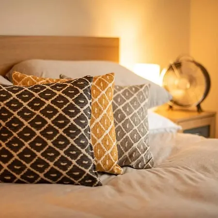 Luxury City Centre - Pool Table (adults Only) Bristol